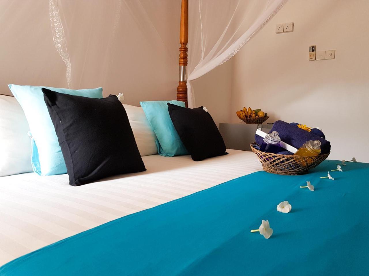 White Villa Beach Resort Mirissa Exteriör bild