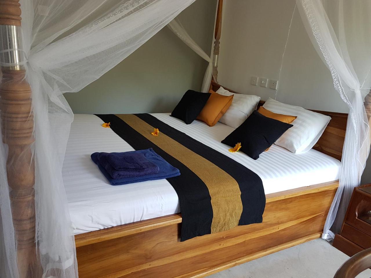 White Villa Beach Resort Mirissa Exteriör bild