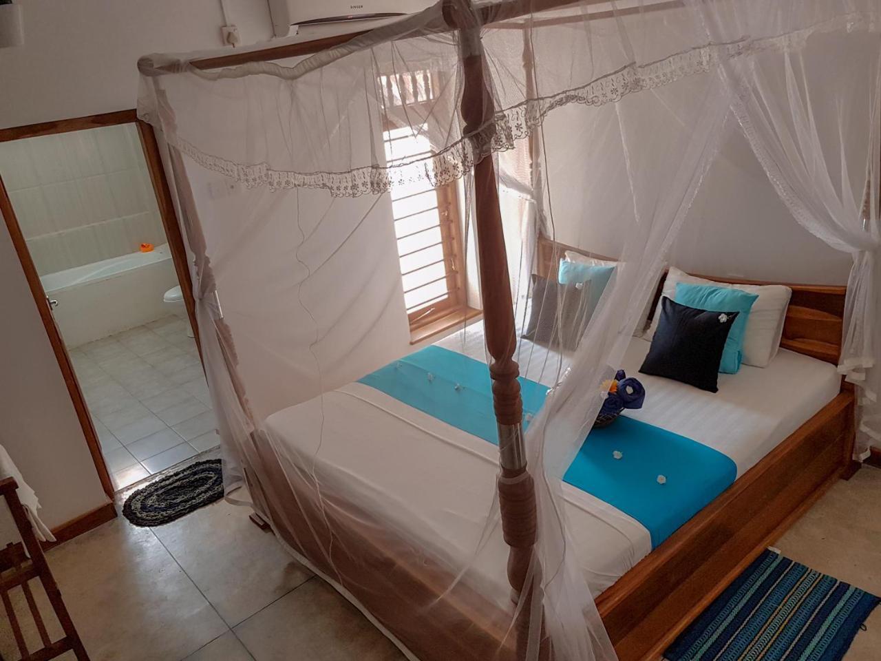 White Villa Beach Resort Mirissa Exteriör bild