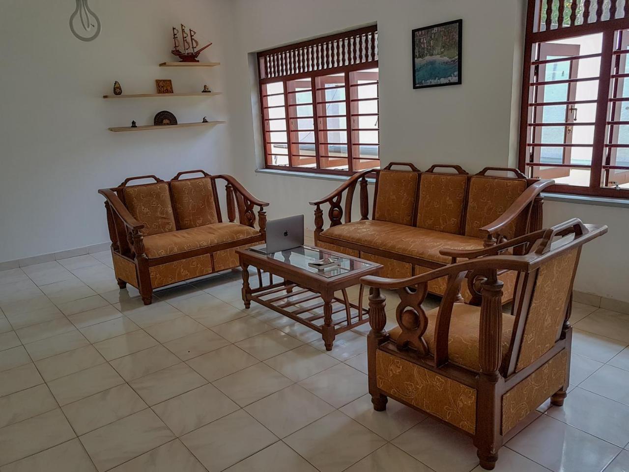 White Villa Beach Resort Mirissa Exteriör bild