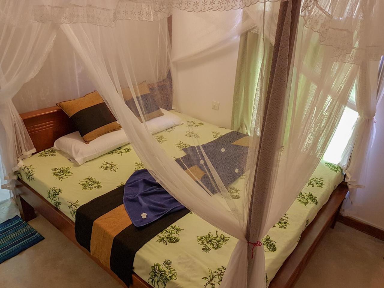 White Villa Beach Resort Mirissa Exteriör bild