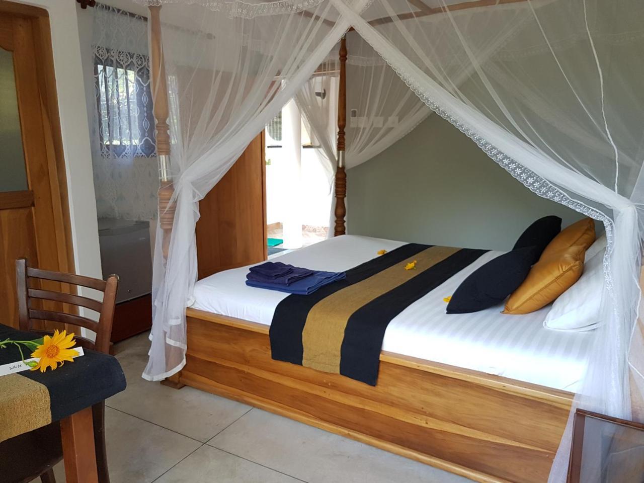 White Villa Beach Resort Mirissa Exteriör bild